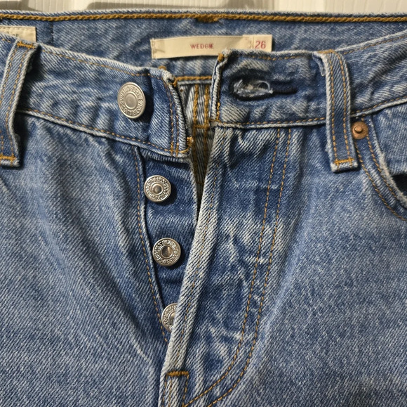 Levi's Wedgie Icon Fit Ankle Jeans, Medium Destructed Wash, Premium Denim, EUC! - Picture 7 of 13